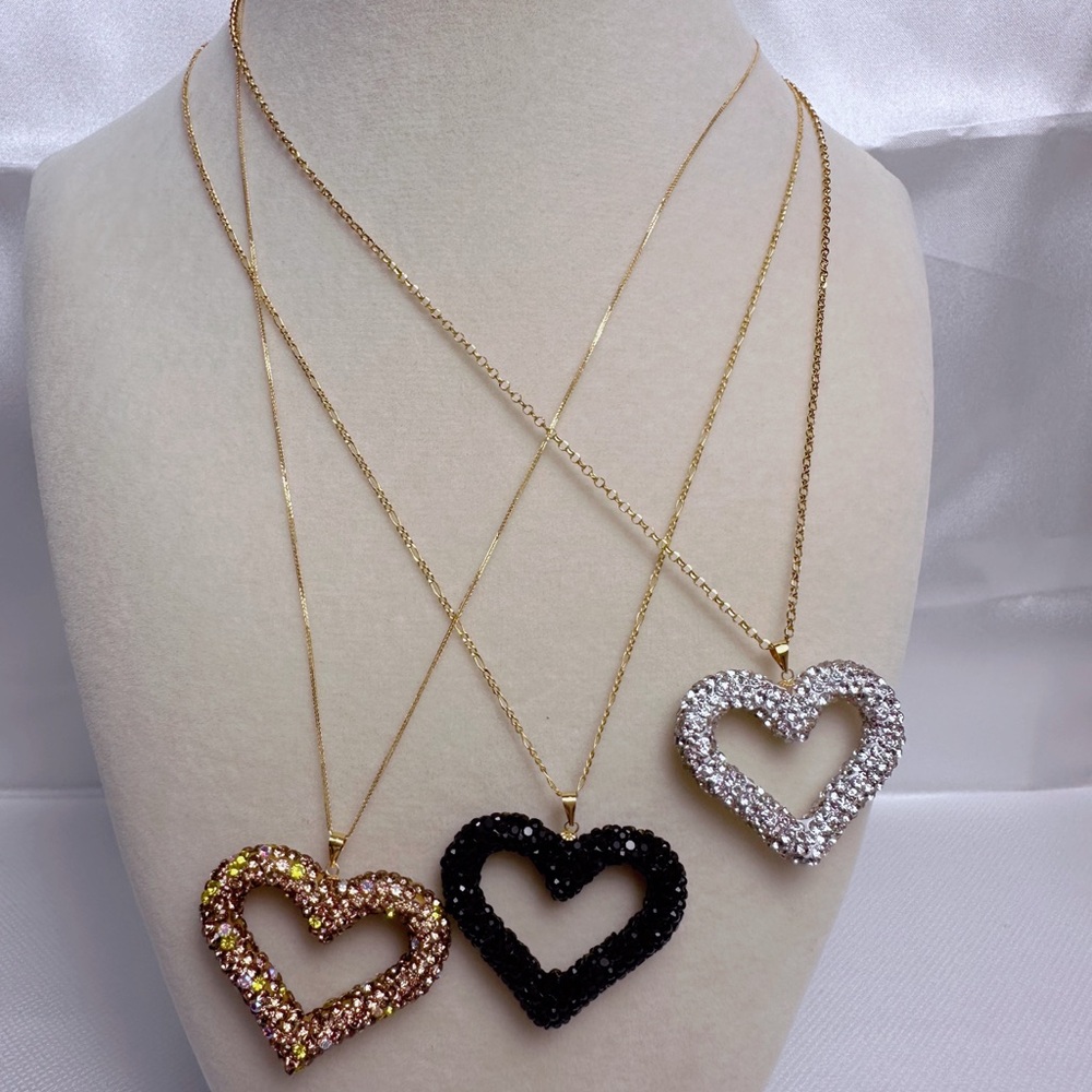 SOLD OUTSIDE!! Gold and Black Heart Pendant Necklace Set